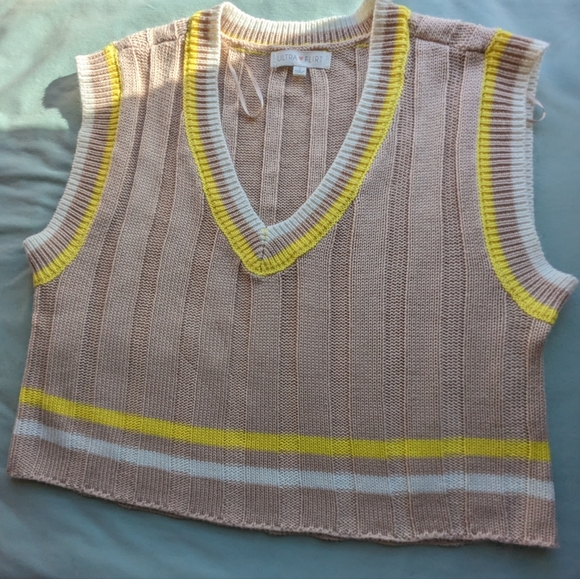 Ultra Flirt Sweaters - Ultra Flirt knit crop sweater Women's Beige sleeveless V-neck size S R-1
